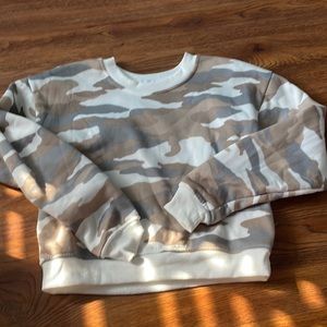 camo sweatshirt; size S